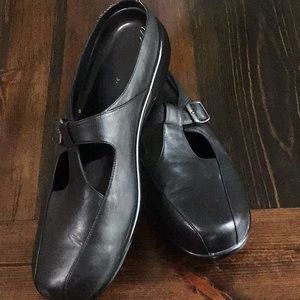 Cute pair of P.W. Minor maryjanes size 11